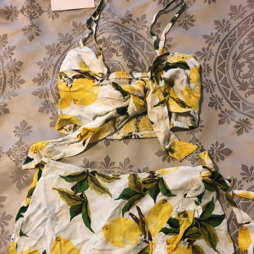 🍋 Super cute 2 piece outfit 🍋 SOLD